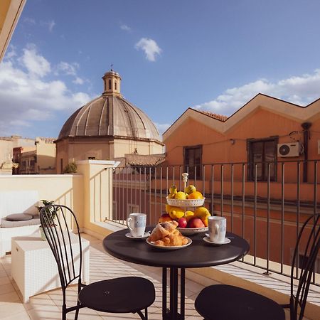 Luxury Suite La Terrazza In Pieno Centro In Каляри Екстериор снимка