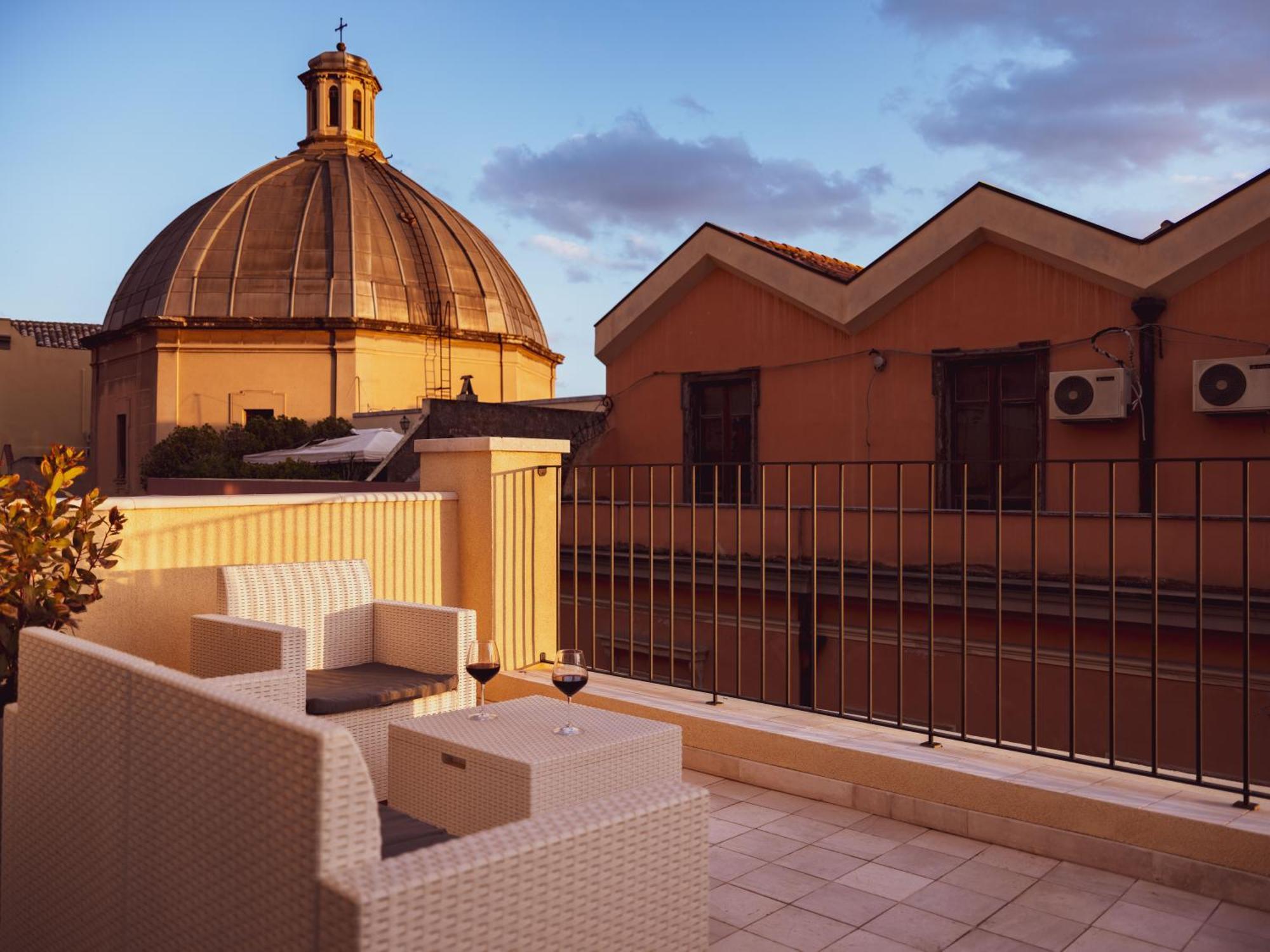 Luxury Suite La Terrazza In Pieno Centro In Каляри Екстериор снимка