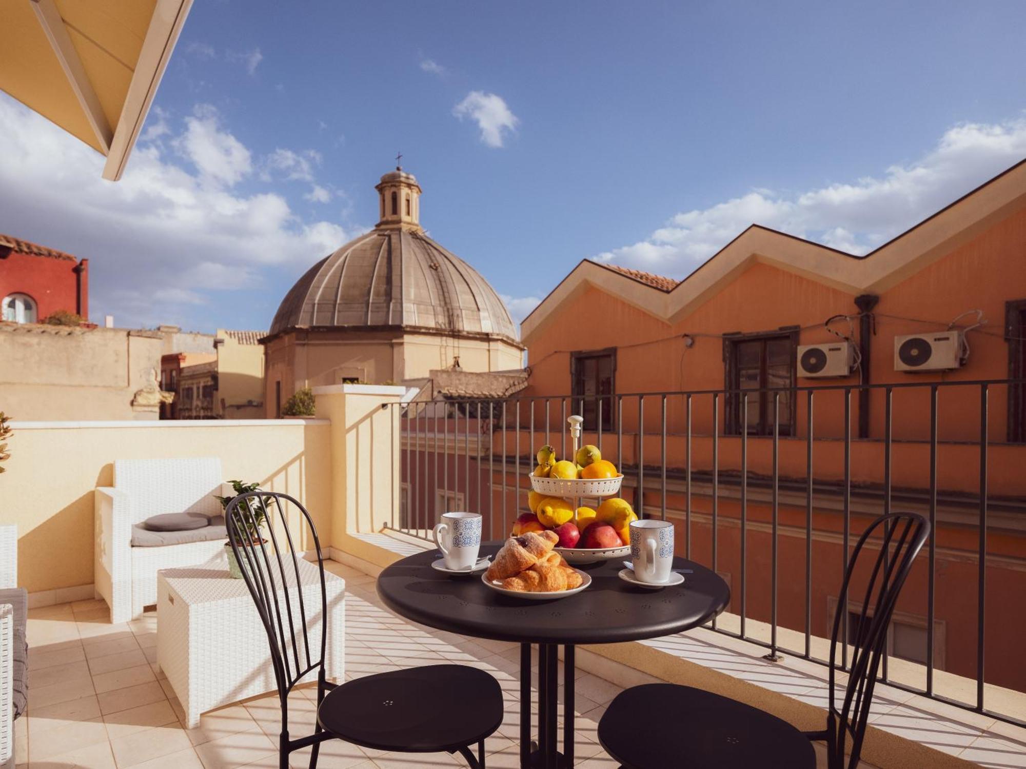 Luxury Suite La Terrazza In Pieno Centro In Каляри Екстериор снимка
