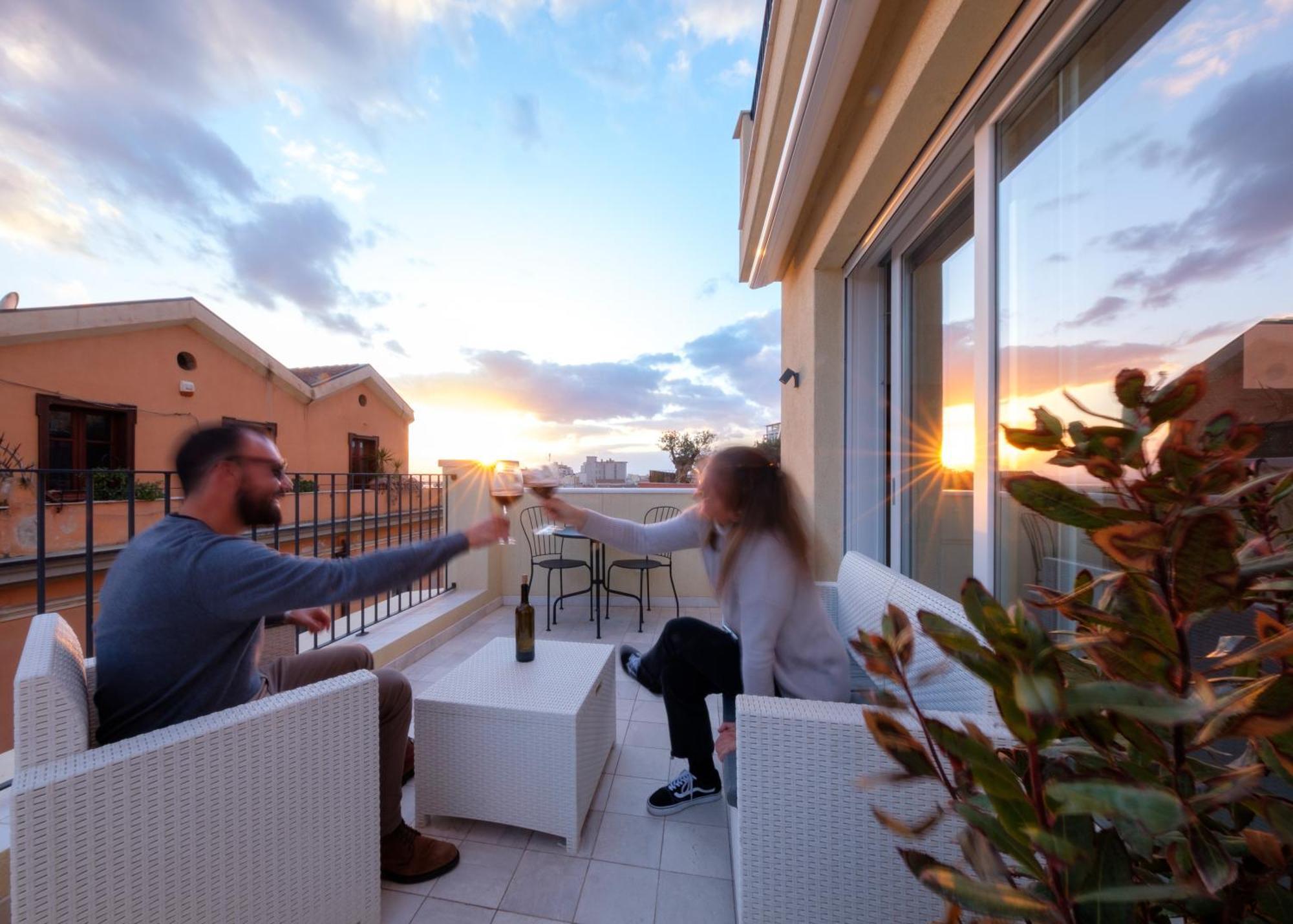Luxury Suite La Terrazza In Pieno Centro In Каляри Екстериор снимка