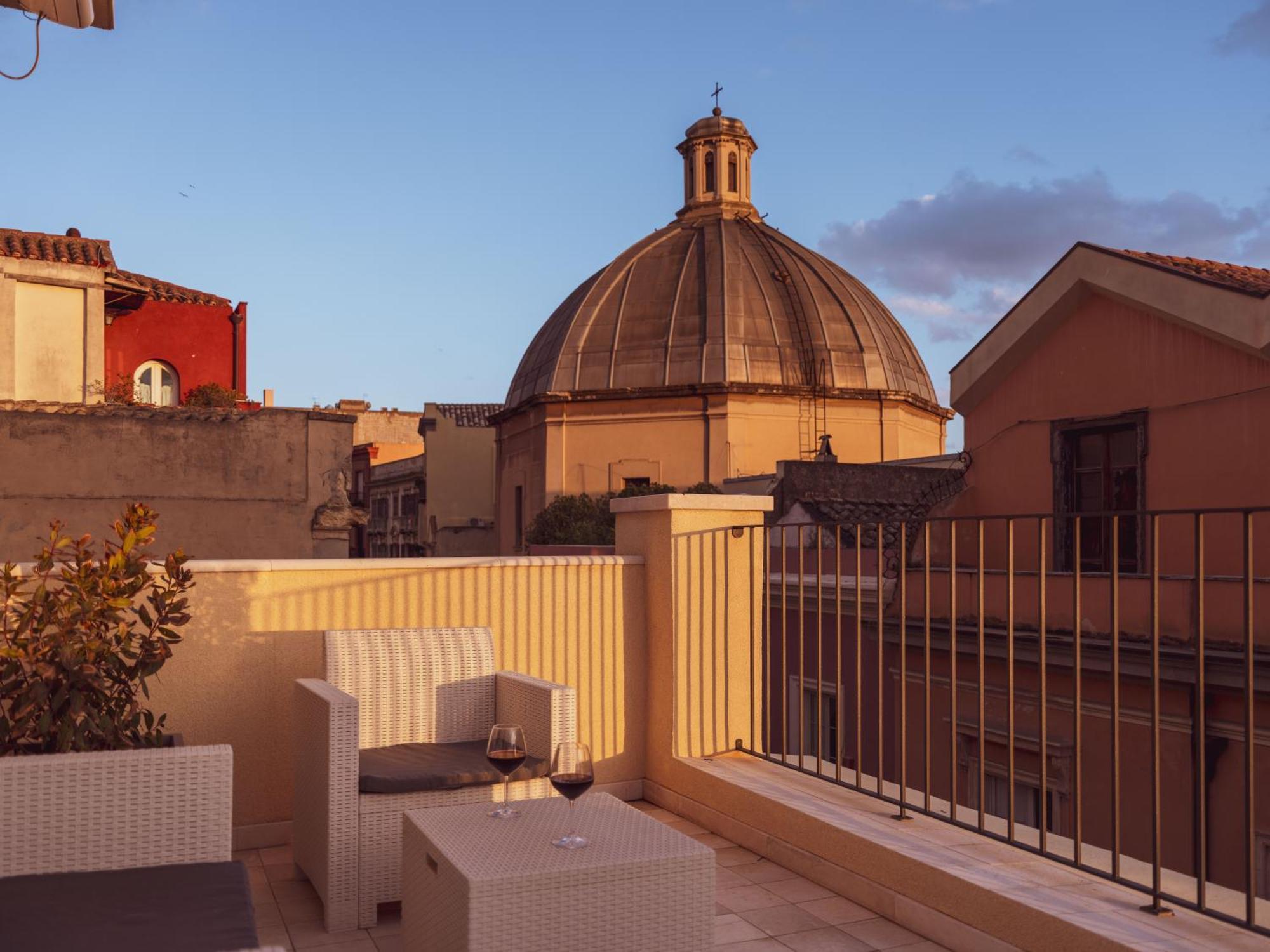 Luxury Suite La Terrazza In Pieno Centro In Каляри Екстериор снимка